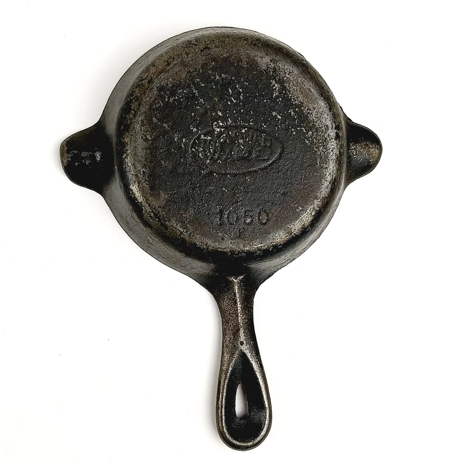 Vintage Wagner Ware Cast Iron 1050F Mini Skillet Pan Salesman Sample Ashtray - Image 4 of 4