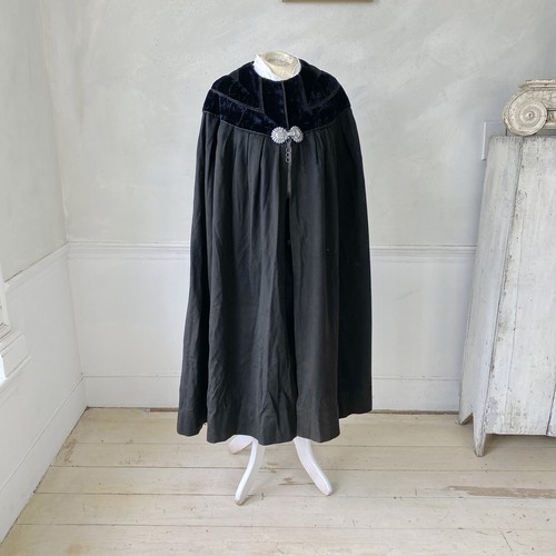 Judge Antique cape cloak black velvet + wool c1840 French textile from France w - Picture 2 of 10