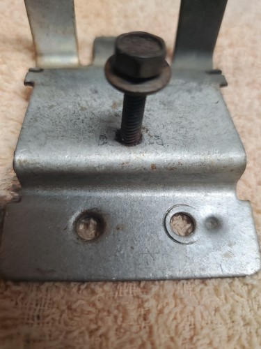 WP694298 Roper Kenmore Whirlpool Igniter Bracket + Screw FREE SHIPPING ๐ฆ - Picture 2 of 3