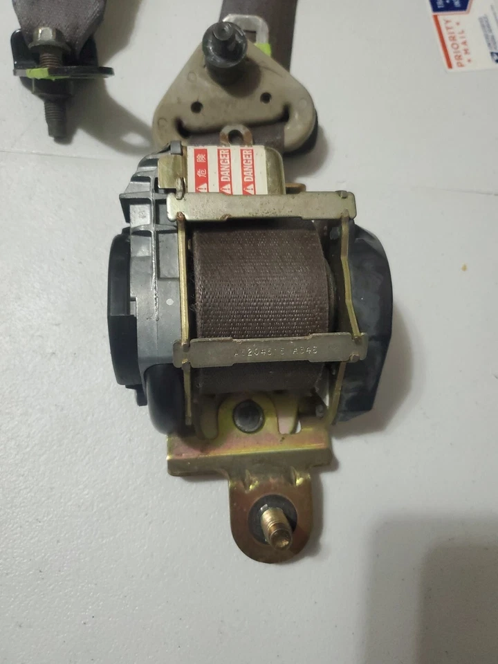 Cinturón de seguridad delantero Nissan Xterra 2000-2004 Foto 2 de 4