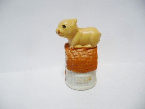 Fingerhut Vintage Biskuit Schwein auf einer Scheune - Bild 1 von 5