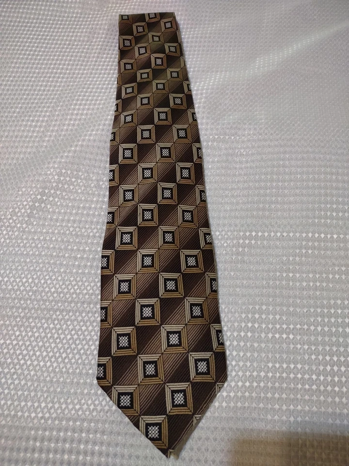 Corbata para hombre KILBURNE & FINCH GRANDE Y ALTA seda marrón/dorado cuadrados 71" X 3 7/8" usada en excelente estado Foto 3 de 4