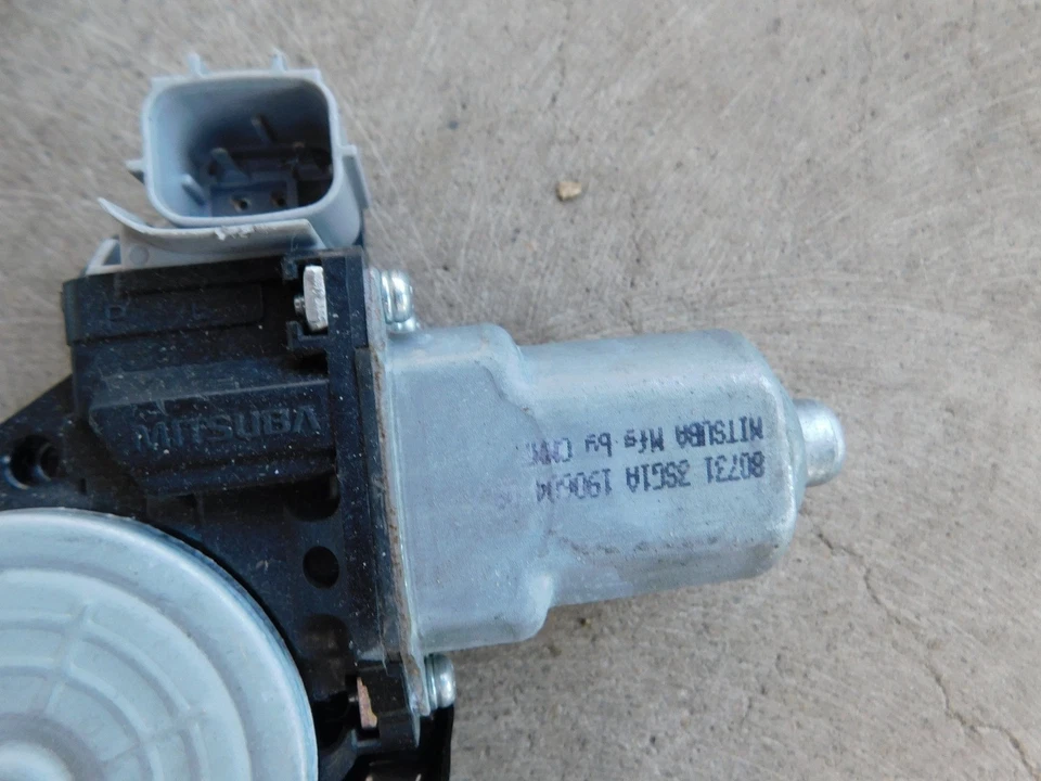 日产 Sentra 2013 - 2019 年右前窗调节器带电机原始设备制造商 80731-3SG1A — 第 3/4 张图片