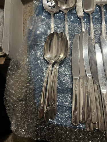 62 Pc QUEEN BESS II Silverplate Tudor Spoons Forks, Knives, Ladle, Pie Scoop - Picture 10 of 11