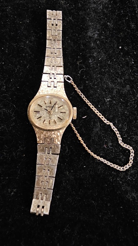 Vintage Seiko Ladies' Oval Watch Gold Bracelet Band
