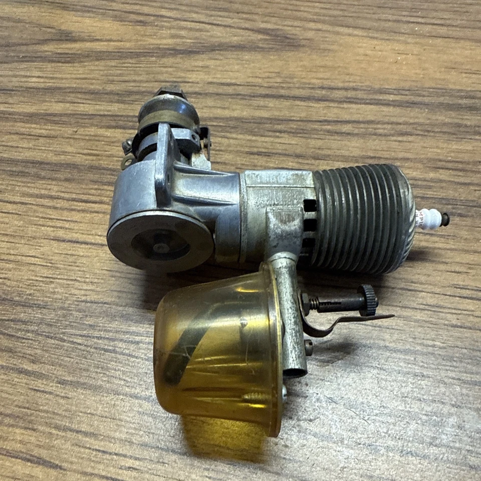 1941 Bunch Mighty Midget Ignition Spark Model Airplane Engine w/Tank M11 #6 - Image 4 of 4