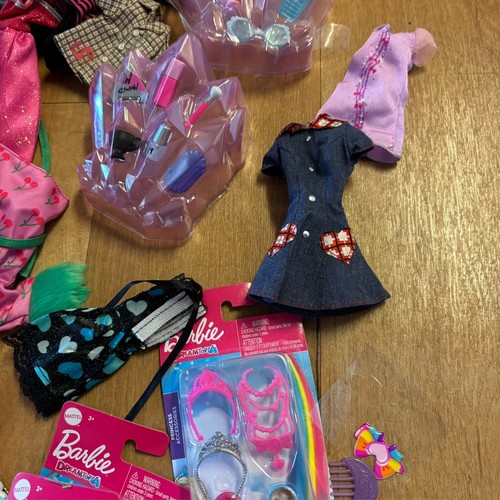 Vintage Barbie Doll Mixed Lot Clothing Dresses Mermaze Mermaids accessories - Picture 7 of 14
