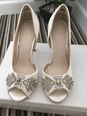 monsoon wedding shoes