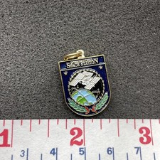 INTERNATIONAL SPACE STATION ASTRONAUT NASA PENDANT CHARM SOUVENIR K007