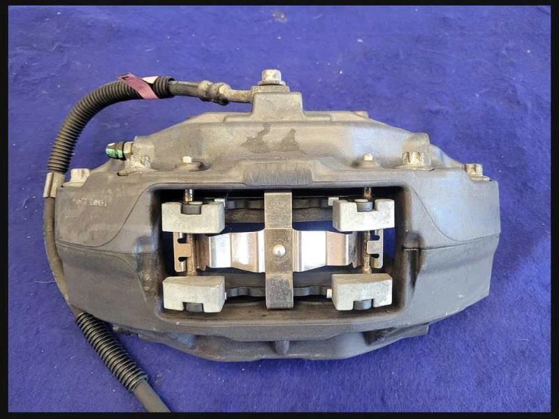 Chevrolet Camaro SS 2017-2020 pinza delantera izquierda freno J55  Foto 4 de 4