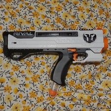 NERF Rival Mandalorian XVII-700 Blaster with 7 Round Magazine