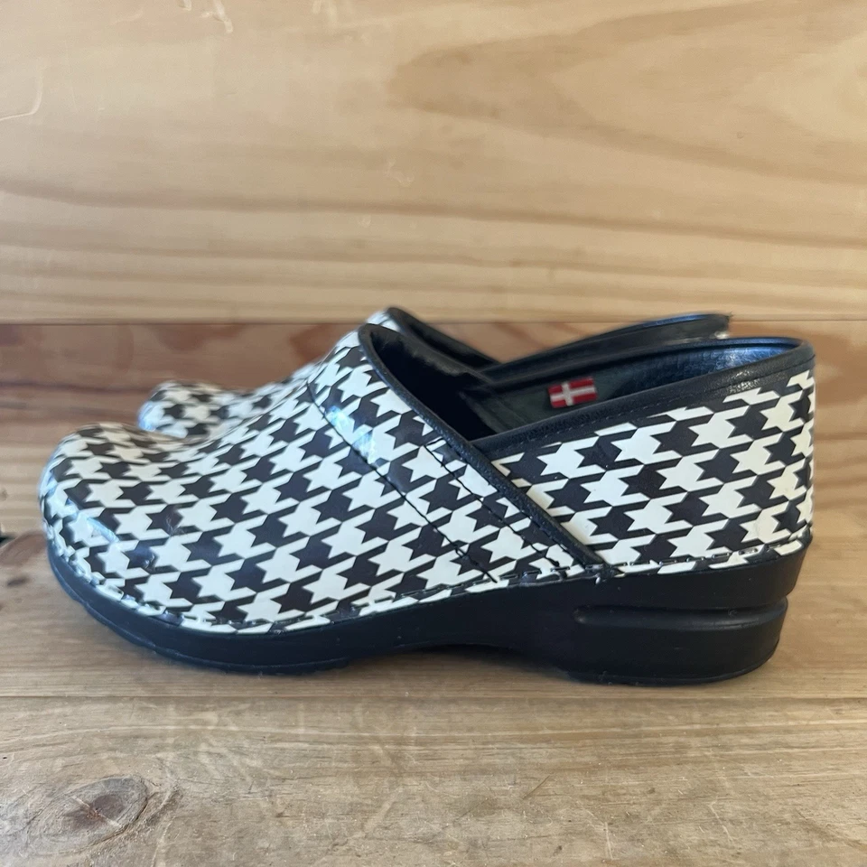 Zuecos antideslizantes profesionales SANITA blanco y negro pata de gallo talla 38 Foto 2 de 4