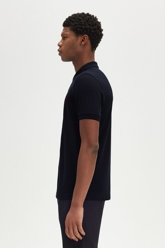 π΅ Fred Perry Polo M6000 Uomo v73-Blu Navy/Rosso Bruciato New SS25 - Picture 5 of 7