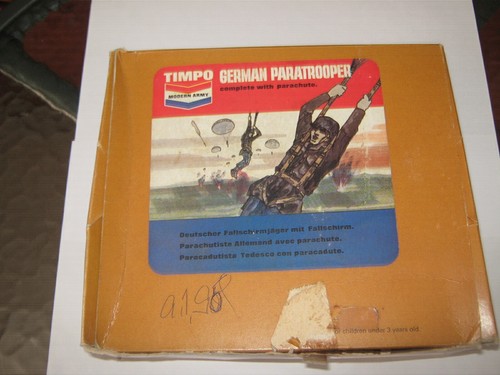 Timpo German 2nd series paratroopers box of 6 -3 short - 3 long boots near mint - Picture 2 of 12