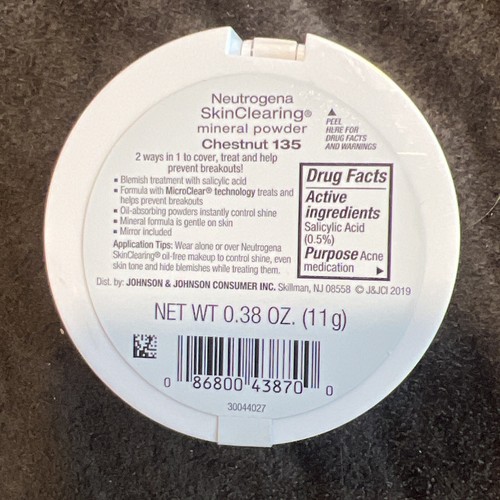 Neutrogena SkinClearing Mineral Pressed Powder, 135 Chestnut Sealed - Picture 2 of 2