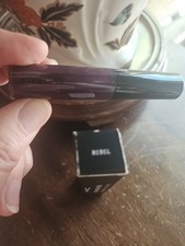 MAC LIPGLASS Błyszczyk do ust - REBEL - PEŁNY ROZMIAR - NOWY Z PUDEŁKIEM - RZADKI Odcień