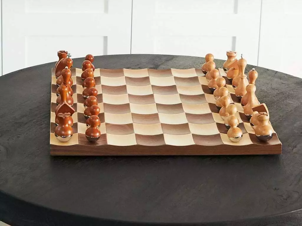 Umbra Wobble Chess Set 