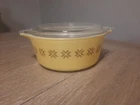 Vintage PYREX 472 Town And Country Star Yellow Serving Dish With Lid 1.5 PT