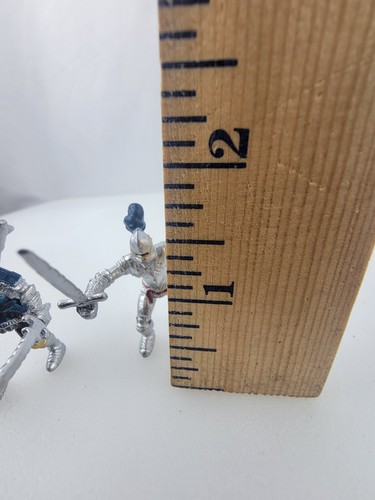 Soldado de infantería azul Papo de 1,7" de alto con espada y escudo - Imagen 9 de 11