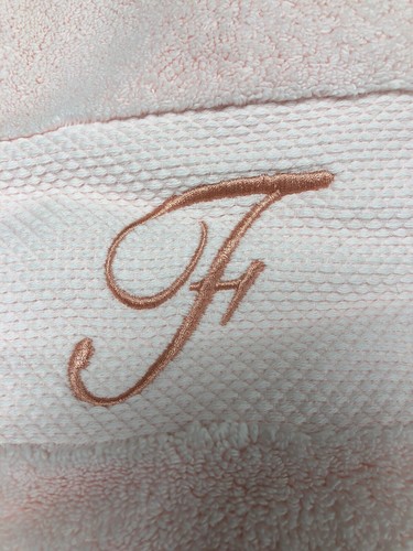Frontgate Monogramma "F" Set Asciugamani Rosa 9 Pezzi - Foto 2 di 13