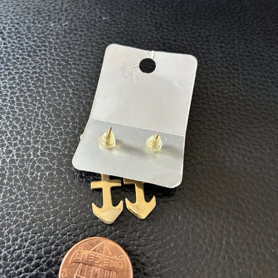 Marc Jacobs Esmalte Blanco Golondrinas Ancla Pendientes Color Dorado Foto 4 de 4