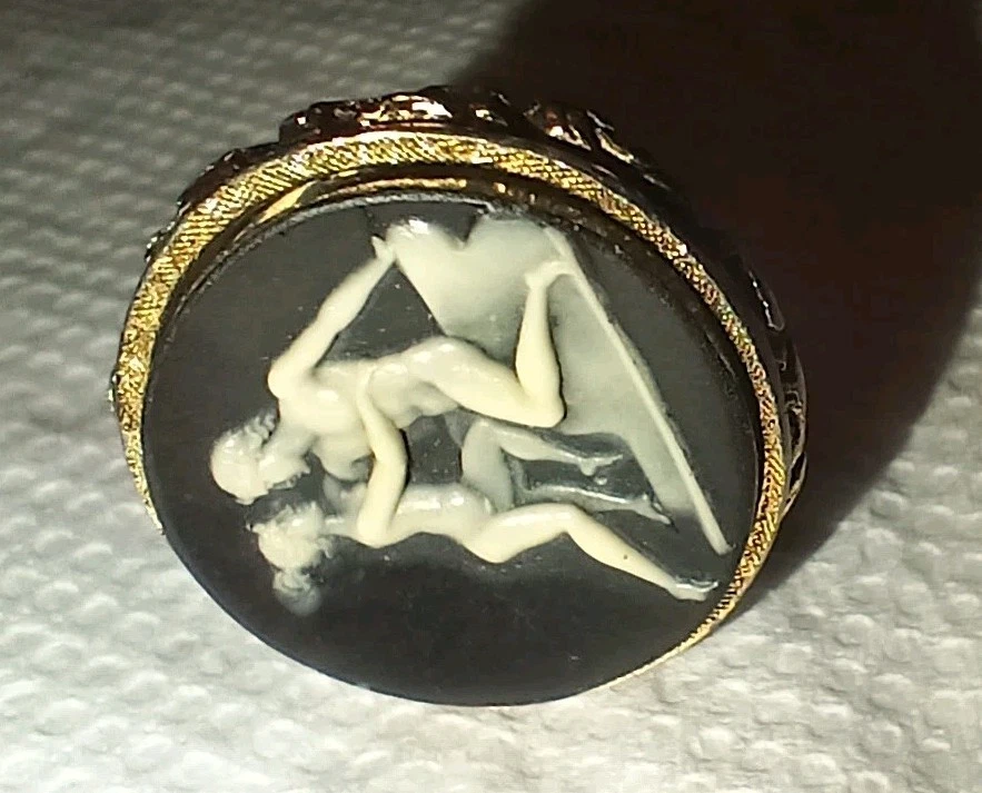 1 Vintage Dante Cufflink Hermes And Aphrodite Incolay Masterpiece Cameo Golden - Image 2 of 4