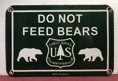 VINTAGE 1953 DATED DO NOT FEED BEAR U.S FOREST SERVICE DEPT 12” PORCELAIN SIGN