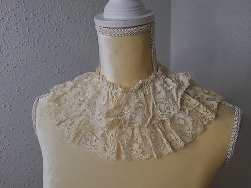 Antique Victorian Ivory Lace Dress Collar Double Ruffle Discolorations - Picture 2 of 10
