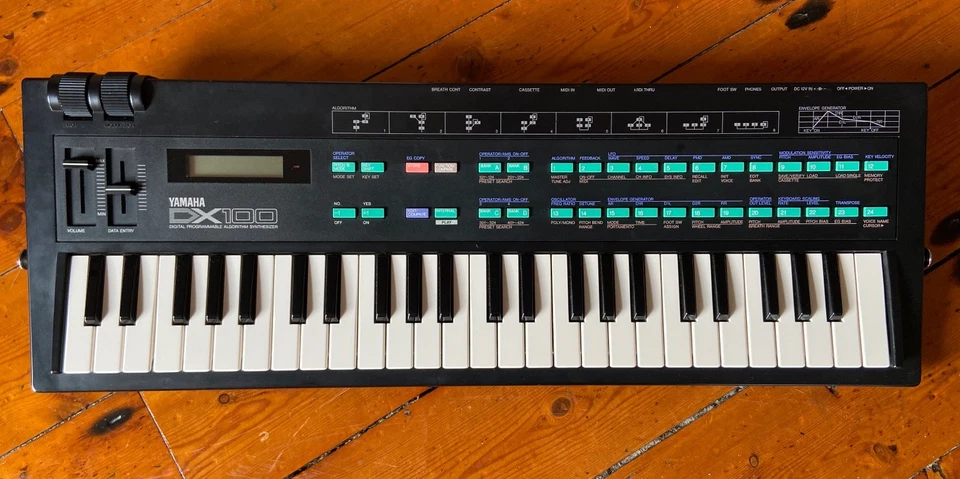 Yamaha DX-100 Digital Synthesizer mit neuer Batterie montiert + UK-Netzteil - Bild 2 von 4
