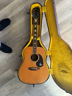 Epiphone FT145 Vintage Dreadnought 6-String Natural Acoustic Guitar Hard Case