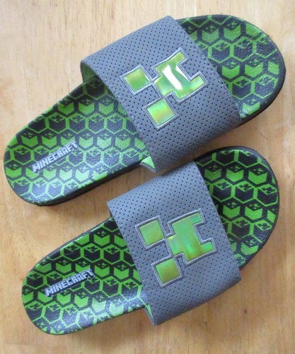 Minecraft Flip Flops Size 2-3