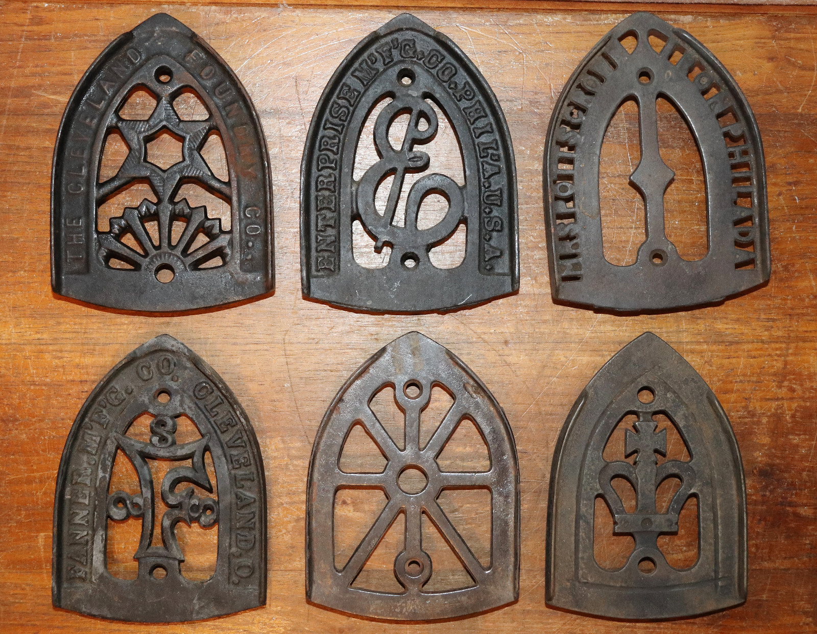 COLEBROOK ENTERPRISE FANNER MRS POTTS Primitive Cast Iron Sad Iron Trivet Stands