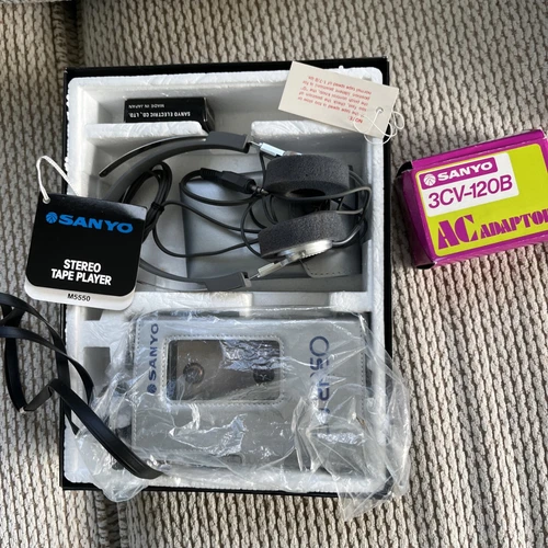 Working Sanyo GMR M5550 Metal Walkman AMSS Stereo Cassette Player w Case