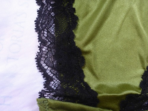 L, Victoria's Secret G-string molto sexy, nylon verde seta, hardware dorato, NUOVO - Foto 7 di 9