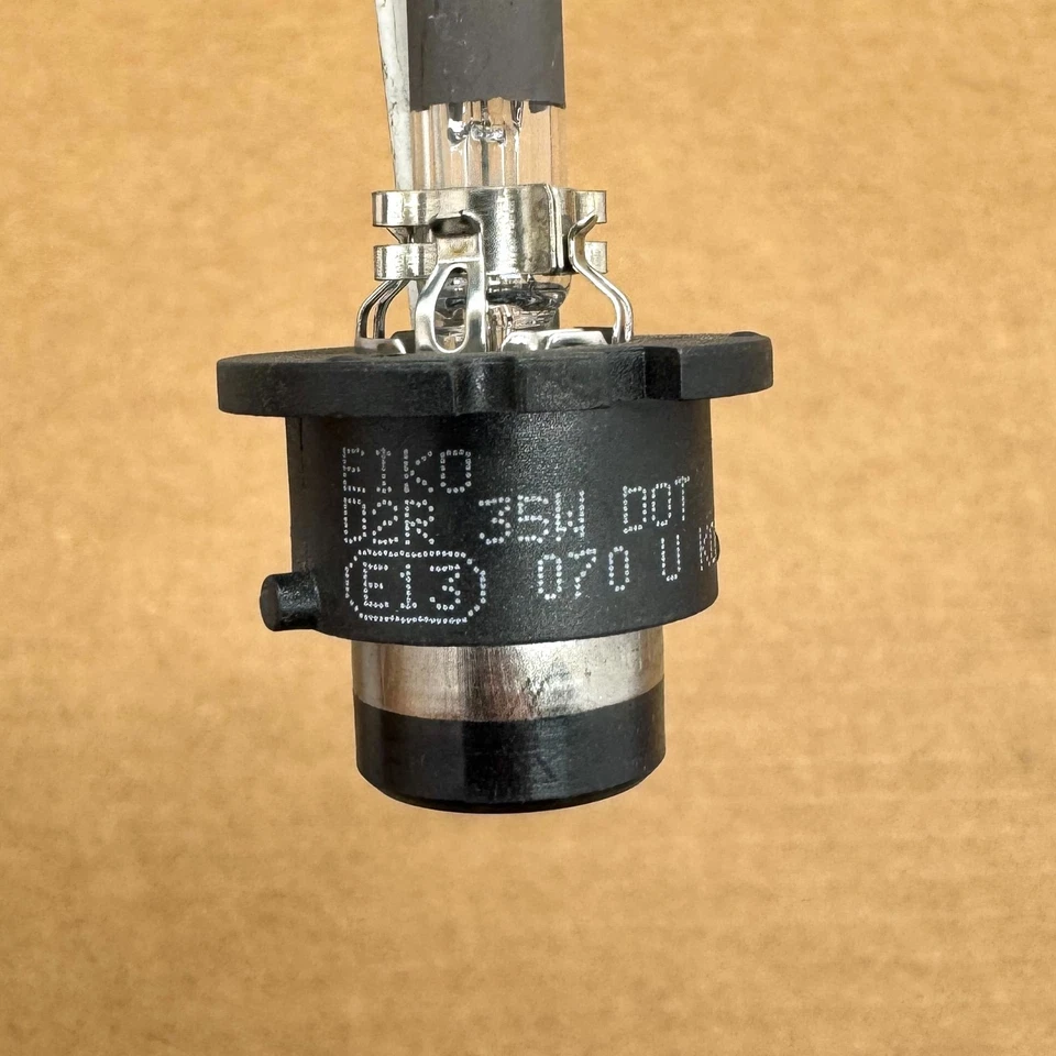 OEM 01-03 Lexus RX300 Xenón HID D2R 35W PUNTO Xenón HID Bombilla Lámpara Flash Foto 2 de 3