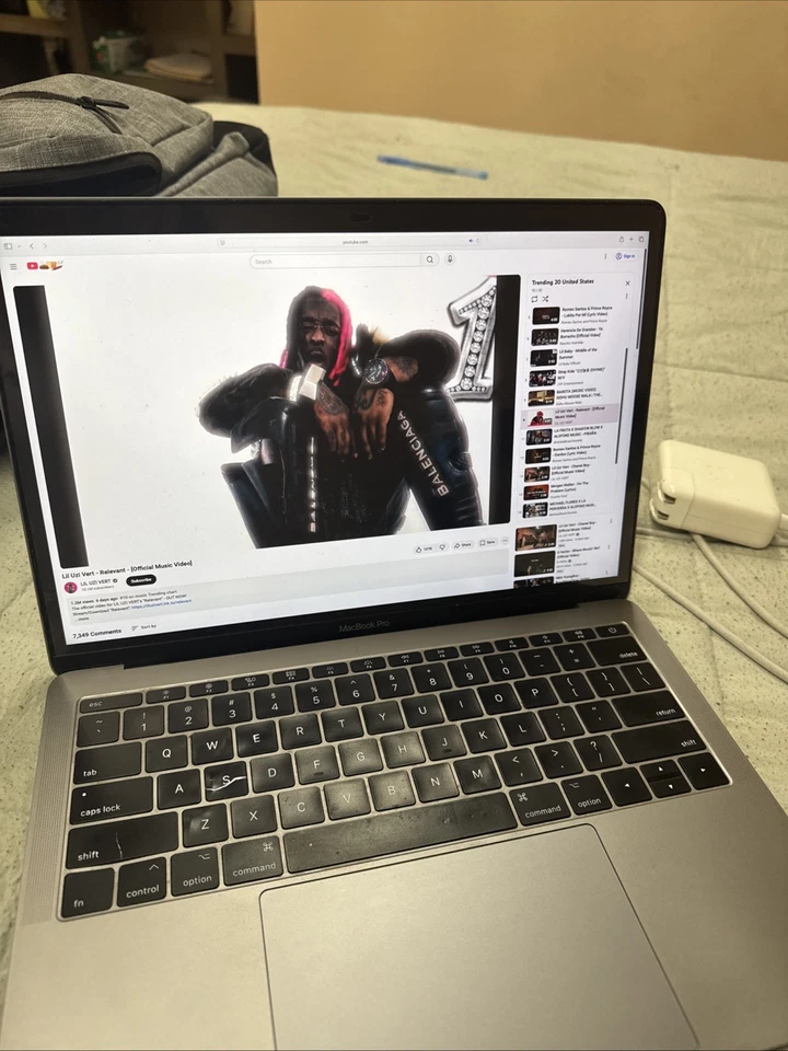 Apple MacBook Pro 13 A1708(2017) (Adapter & Cable included)(Bundle) - Image 4 of 4