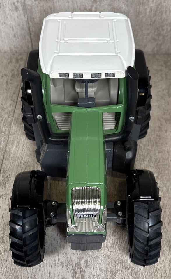 1/16 Scale Models Fendt 716 Vario Tractor W/ Singles Diecast - Image 4 of 4