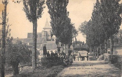 Old postcard 77 COURPALAY / ENTRANCE BY THE ROAD OF NANGIS