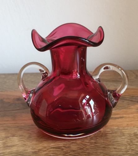 Vintage Royal Scot Cranberry Glass Vase Ruffled Rim & handles 9cm Tall boxed - Picture 2 of 21