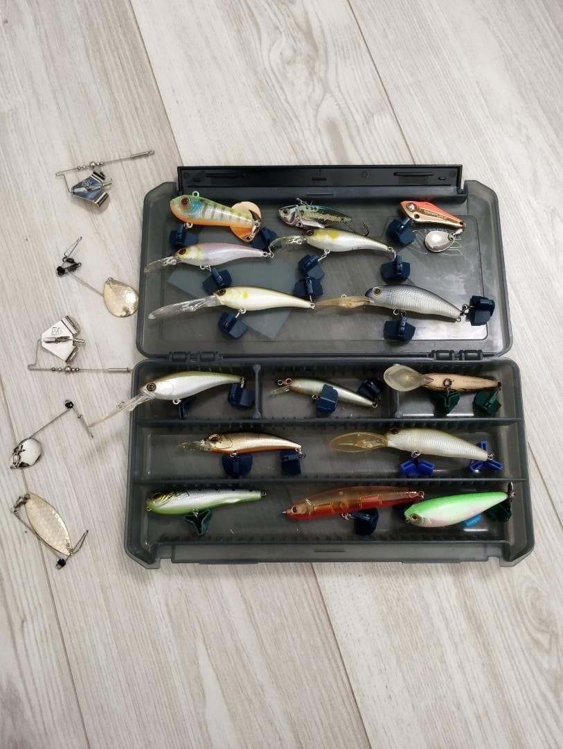 Bass fishing lure set 133 pieces + worms - Image 11