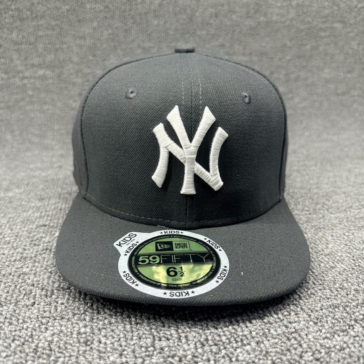 New Era 59FIFTY Kids New York Yankees Fitted Hat Size 6 1/2 Black White Gray UV