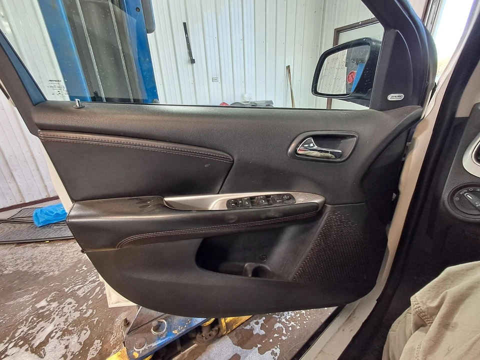 Used Front Left Door Interior Trim Panel fits: 2017 Dodge Journey  Grade A Foto 2 de 4