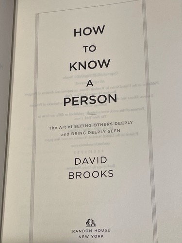 David Brooks How to Know a Person Art of Seeing Others Deeply HC/DJ + Workbook - Foto 5 di 18