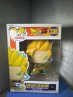 Funko Pop! Vinyl: Dragon Ball - Super Saiyan Son Goku (Mini) (Glow) (Chase)...