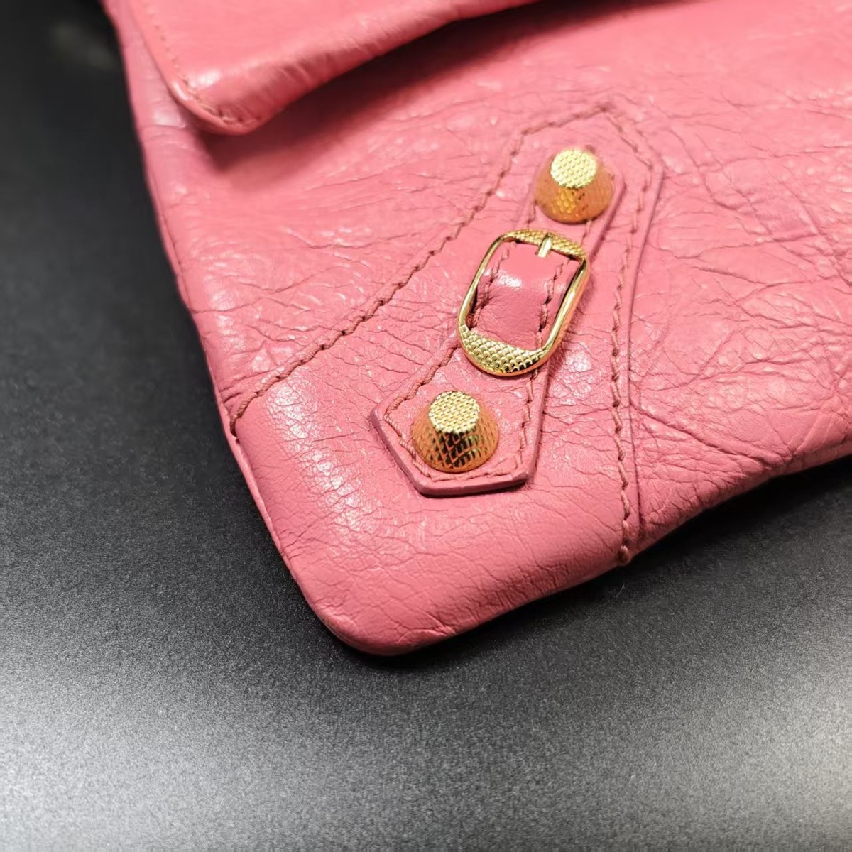 Balenciaga ピンク レザーポーチ BALENCIAGA Aged Lambskin Motorcycle Style Pink Clutch | eBay