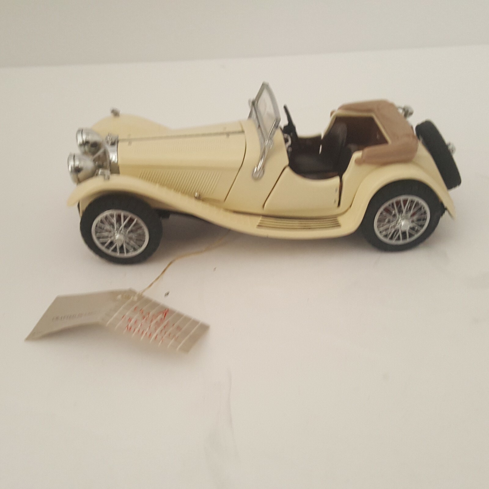 Franklin Mint 1938 Jaguar SS-100 Roadster 1 24 escala Diecast Modelo de Coche Franklin Mint 1938 Jaguar SS-100 Roadster 1 24 escala Diecast Modelo de Coche