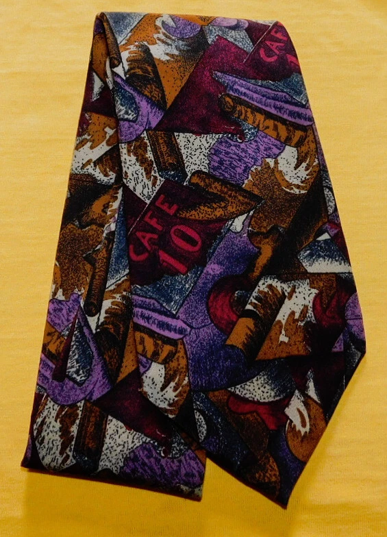 CORBATA DE DISEÑO ABSTRACTO MARRÓN/ROJO/NARANJA CHICO LAROCHE - CORBATAS DE DISEÑO. Foto 2 de 3