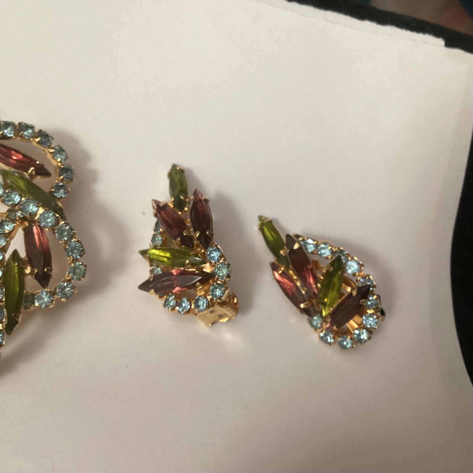 Gorgeous Unsigned Vtg Multicolored Rhinestone Sta… - image 3