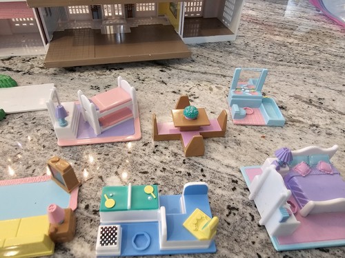 My Pretty Dollhouse 1994 Lewis Galoob House Family Furniture Pool Lot - Picture 10 of 12