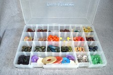 HUGE 400 pc ASSORTMENT OF WOOD - PLASTIC - METAL BEADS FOR JEWELRY MAKING w/ BOX